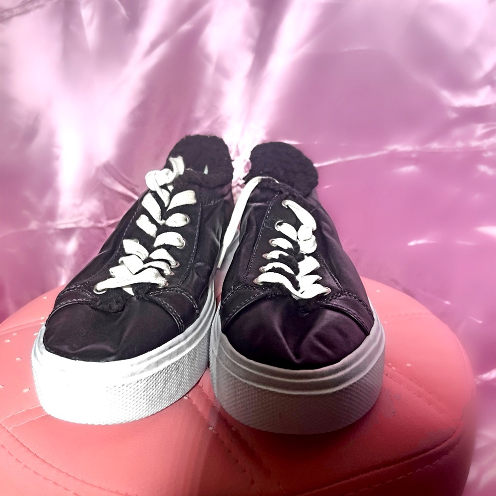 Schutz Black Kristen Leather Faux Fur Lining Sneakers